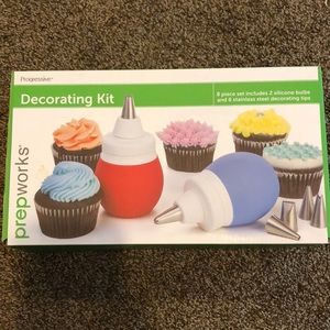 Progressive Prepworks 8pc decorating kit.